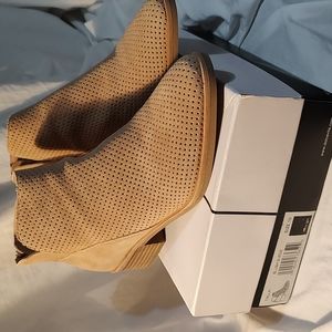 DOLCE VITA Suede ankle bootie .. SIZE 10 new